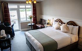 Lakeside Manor Hotel